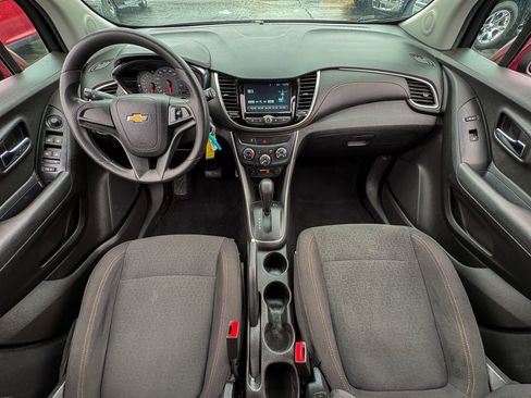 Used 2017 Chevrolet Trax LS FWD image 2