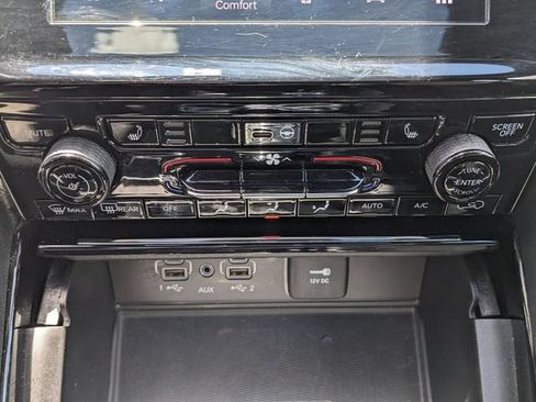 Used 2023 Jeep Grand Cherokee Altitude AWD/4WD image 23