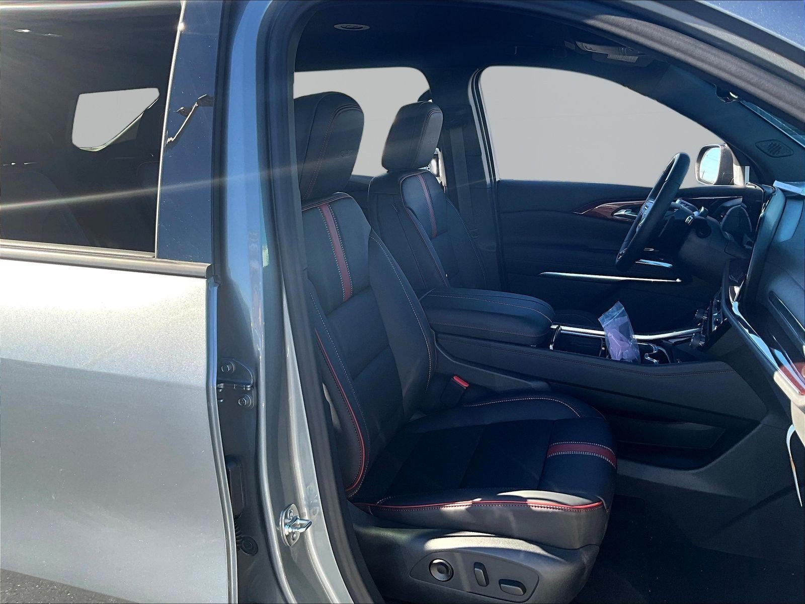 New 2027 Chevrolet Traverse RS w/ LPO, Floor Liner Package FWD image 19