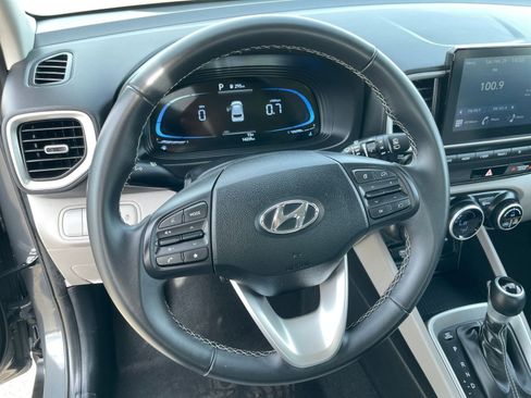 Used 2025 Hyundai Venue SEL image 28