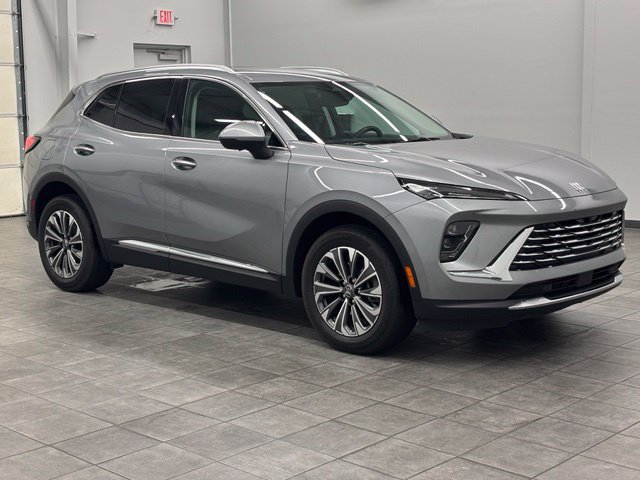 Used 2025 Buick Envision Preferred AWD/4WD image 1