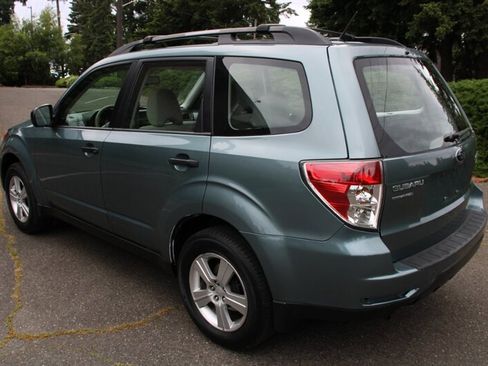 Used 2013 Subaru Forester 2.5X w/ Alloy Wheel Pkg AWD/4WD image 4