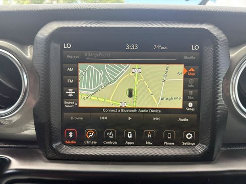 Used 2022 Jeep Wrangler Unlimited Sahara w/ LED Lighting Group AWD/4WD image 28