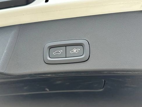 Certified 2024 Volvo XC40 B5 Plus w/ Protection Package Premier AWD/4WD image 36