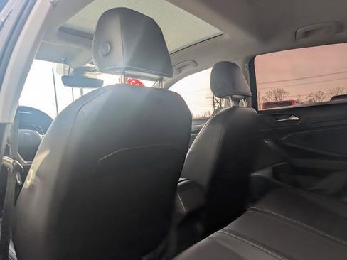 Used 2022 Volkswagen Jetta SE image 16