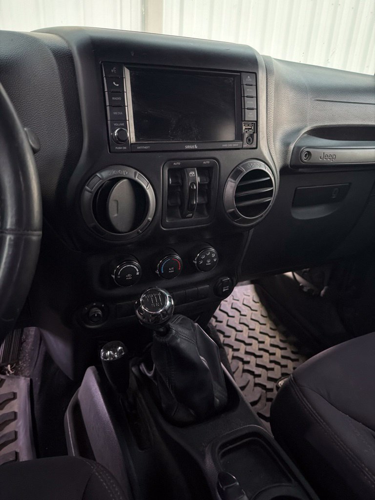 Used 2013 Jeep Wrangler Unlimited Sport AWD/4WD image 6