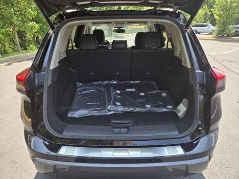 Used 2025 Nissan Rogue SL AWD/4WD image 9
