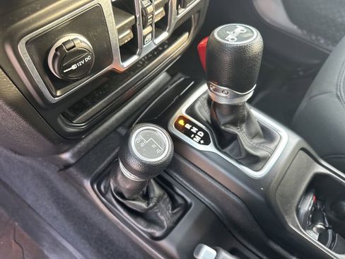 Used 2018 Jeep Wrangler Unlimited Sport S image 29