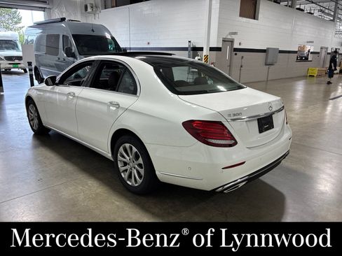 Used 2017 Mercedes-Benz E 300 4MATIC image 3