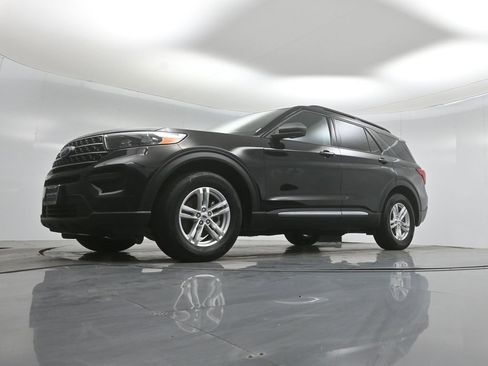 Certified 2023 Ford Explorer XLT RWD image 42