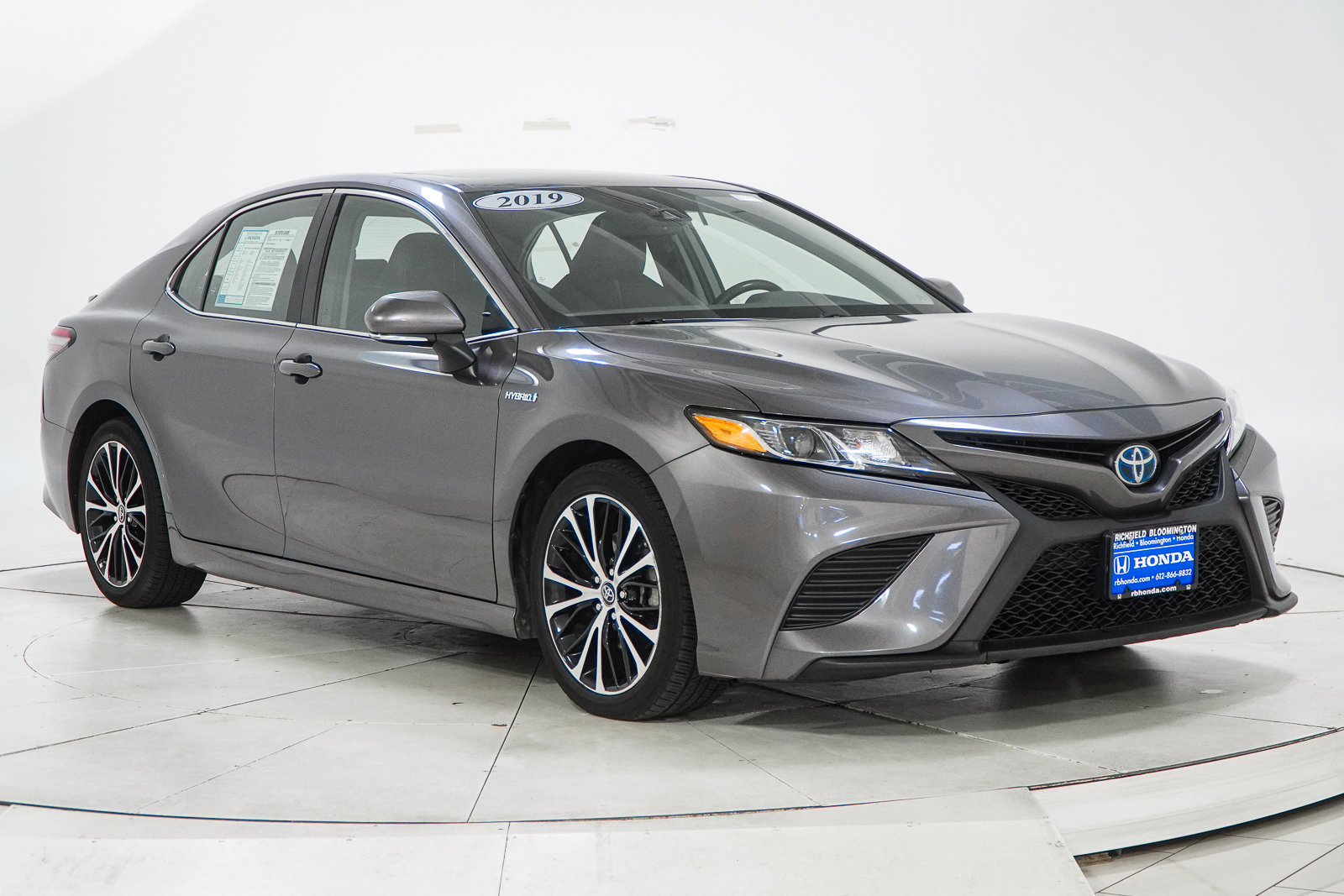Used 2019 Toyota Camry SE w/ Audio Package FWD image 14