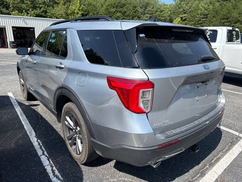 Used 2024 Ford Explorer XLT w/ Equipment Group 202A AWD/4WD image 13