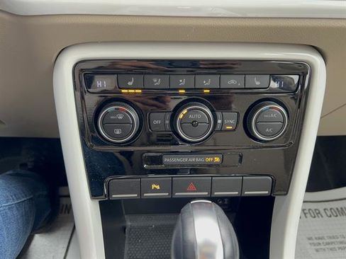 Used 2019 Volkswagen Beetle 2.0T SE w/ SE Premium Package image 22