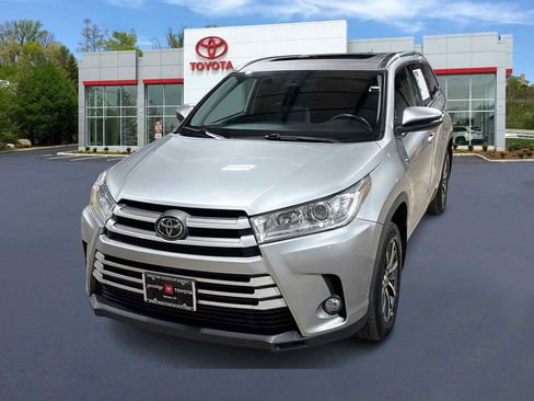 Used 2019 Toyota Highlander XLE image 1