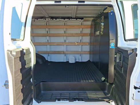 Used 2024 GMC Savana 2500 w/ Driver Convenience Package image 10