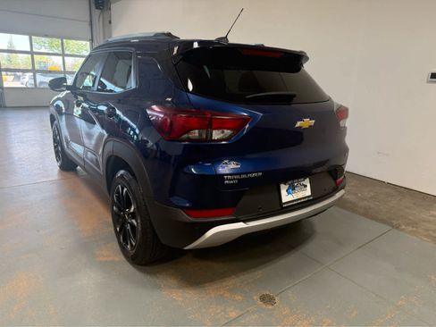 Used 2023 Chevrolet TrailBlazer LT w/ Convenience Package AWD/4WD image 3