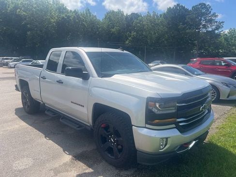 Used 2017 Chevrolet Silverado 1500 LT w/ Redline Edition AWD/4WD image 6