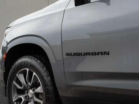 Used 2021 Chevrolet Suburban LT image 26