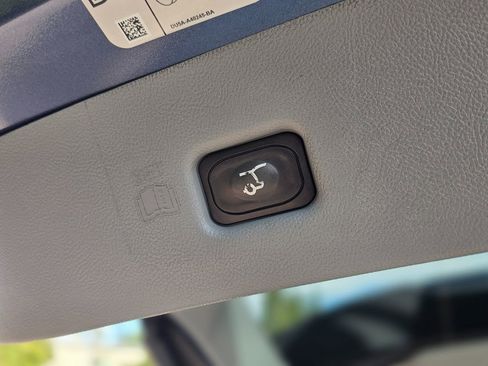 Used 2019 Lincoln Nautilus Reserve image 21