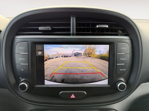 Used 2025 Kia Soul LX w/ LX Technology Package image 9