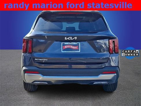 Used 2025 Kia Sorento S w/ Panoramic Sunroof Package image 5