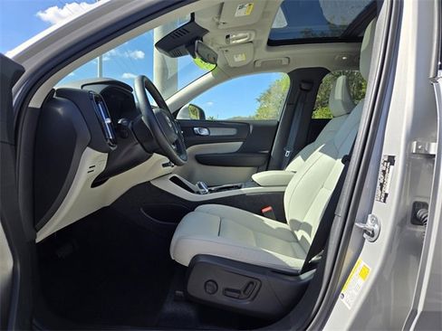 Certified 2024 Volvo XC40 B5 Plus w/ Protection Package Premier image 11