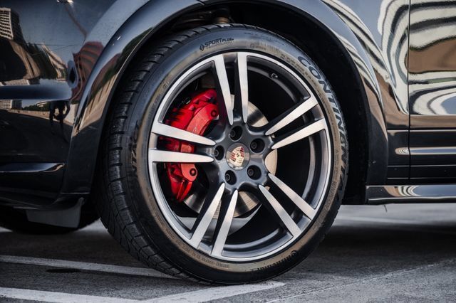 Used 2014 Porsche Cayenne GTS AWD/4WD image 41