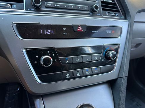 Used 2017 Hyundai Sonata SE image 19