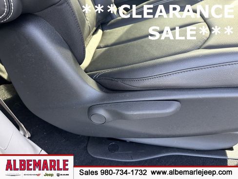 Used 2022 Chrysler Pacifica Touring-L image 36