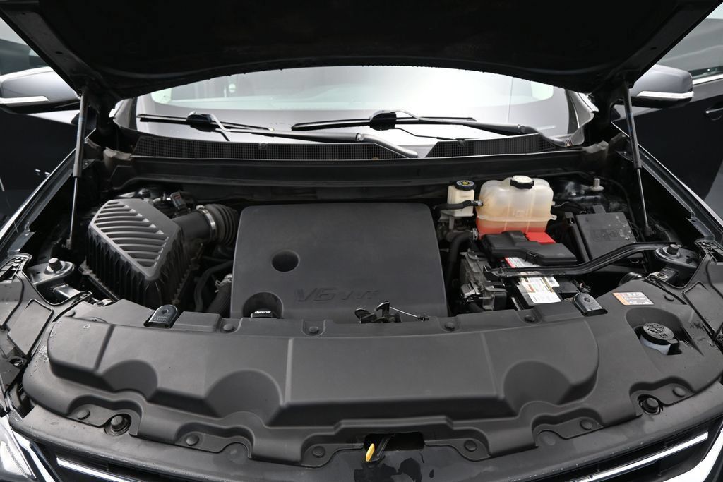 Used 2020 Chevrolet Traverse LT w/ LPO, Floor Liner Package FWD image 25