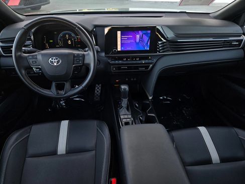 Used 2025 Toyota Camry SE FWD image 12