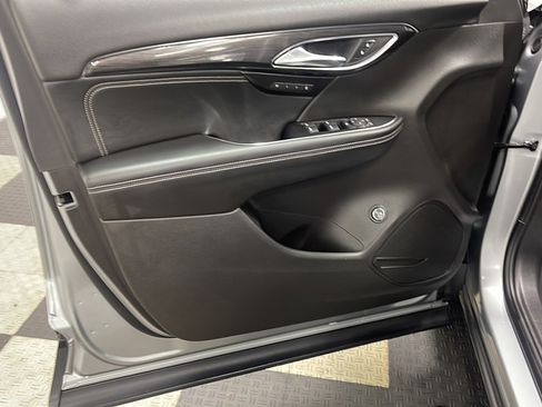 Used 2023 Buick Envision Essence FWD image 12