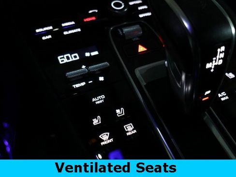 Used 2020 Porsche Cayenne Turbo image 33