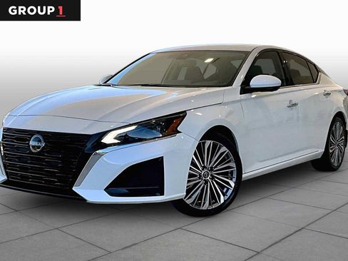 Used 2025 Nissan Altima 2.5 SL FWD image 1