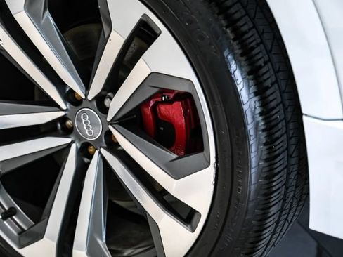 Used 2019 Audi Q8 Premium Plus w/ Premium Plus AWD/4WD image 51