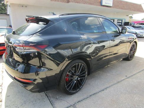Used 2022 Maserati Levante Trofeo image 4