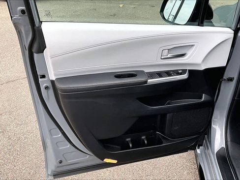 Used 2025 Toyota Sienna XSE w/ XSE Plus Package AWD/4WD image 21
