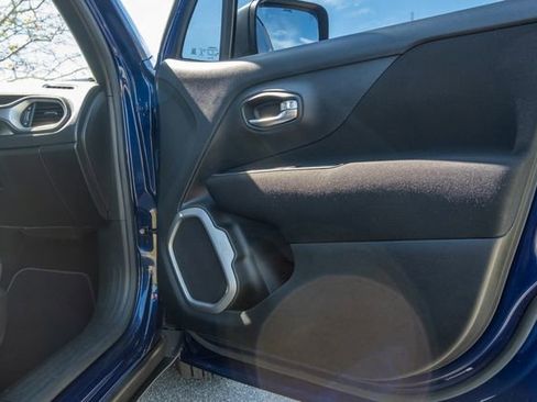 Used 2021 Jeep Renegade Latitude image 25