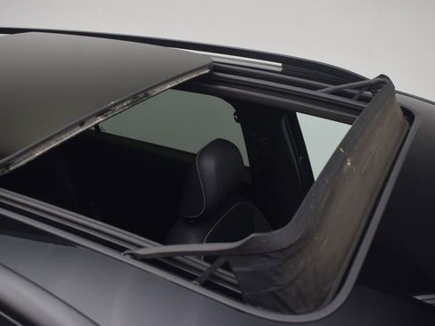 Used 2021 Volkswagen Tiguan SE R-Line image 19