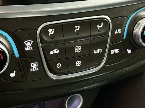 Used 2023 Chevrolet Traverse RS image 22