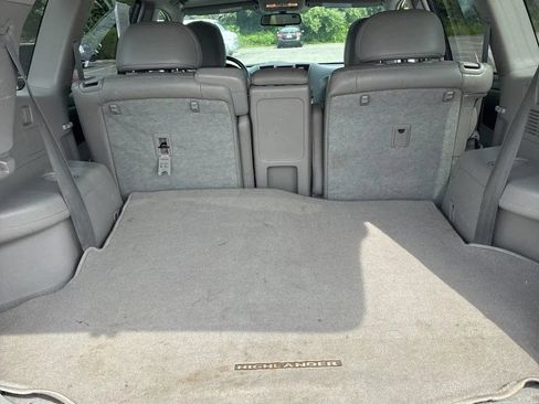 Used 2011 Toyota Highlander SE w/ Tow Pkg AWD/4WD image 28