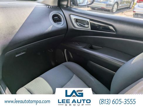 Used 2019 Nissan Pathfinder SV AWD/4WD image 16