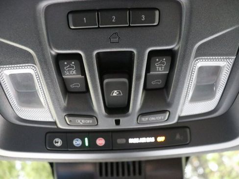 Used 2025 GMC Sierra 3500 Denali Ultimate image 32