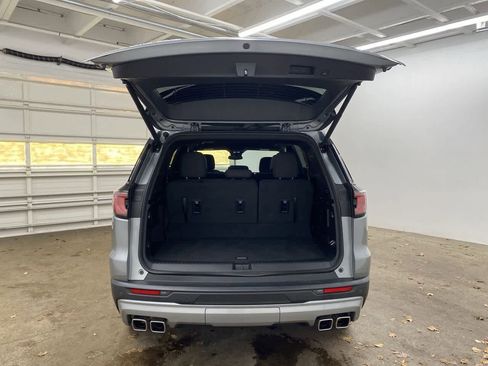 Used 2025 GMC Acadia Elevation image 29