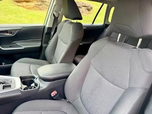 Used 2019 Toyota RAV4 XLE AWD/4WD image 8