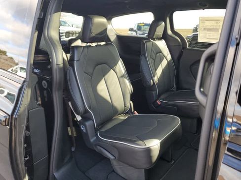 New 2026 Chrysler Pacifica Limited w/ S Appearance Package image 23