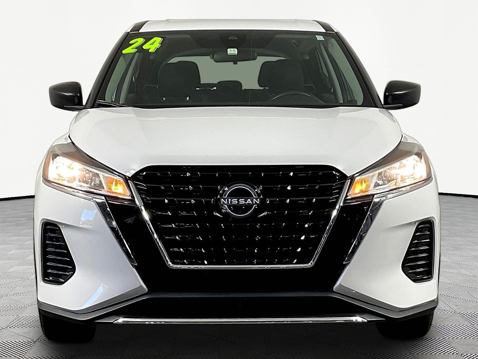 Used 2024 Nissan Kicks S FWD image 2