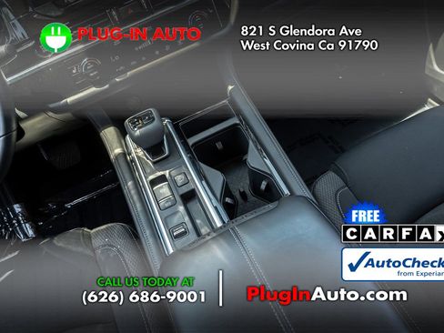 Used 2025 Nissan Pathfinder SV FWD image 17