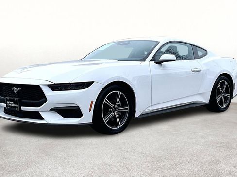 Used 2025 Ford Mustang Premium image 14