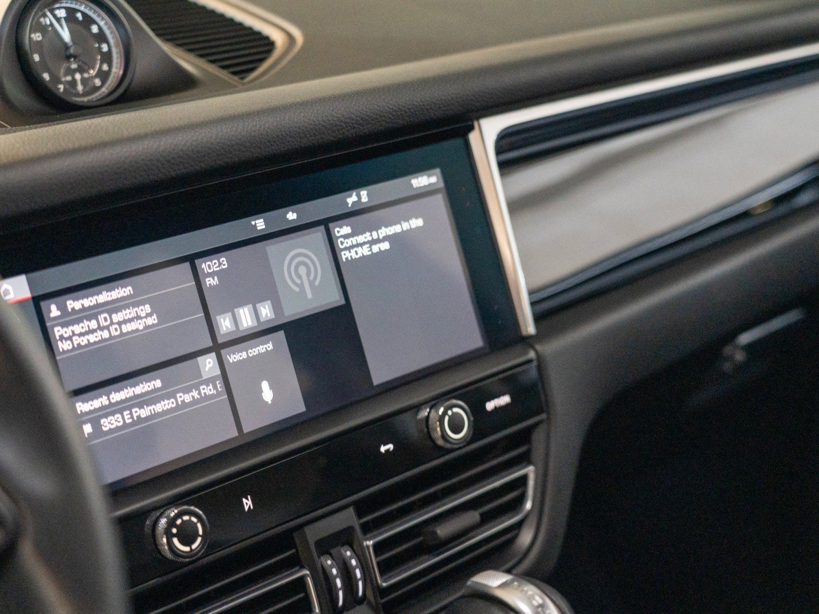 Certified 2022 Porsche Macan AWD/4WD image 21